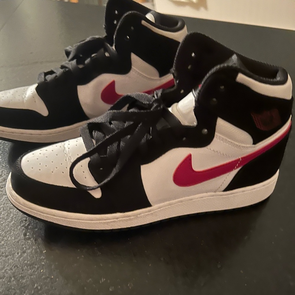 Like new nike Jordan’s . Grade school size 6Y